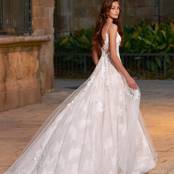 Elysee Chloe Wedding dress Size 8 - Picture 2 of 4